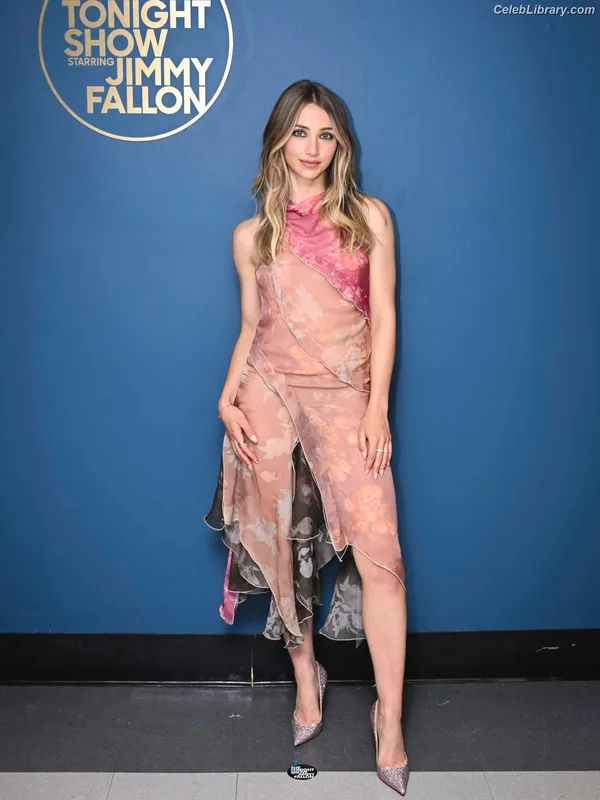 Emily Rudd photo 19 of 592