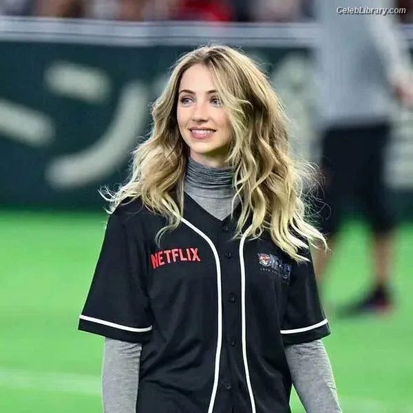 Emily Rudd photo 15 of 592