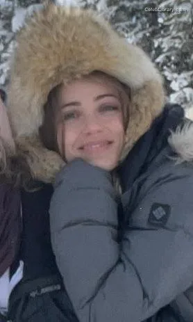 Emily Rudd photo 14 of 592