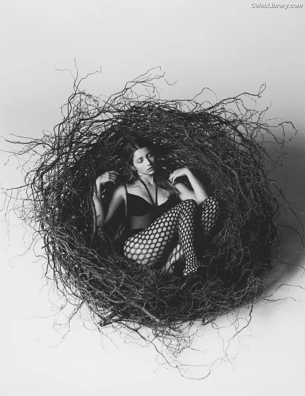 Emily Rudd photo 12 of 592