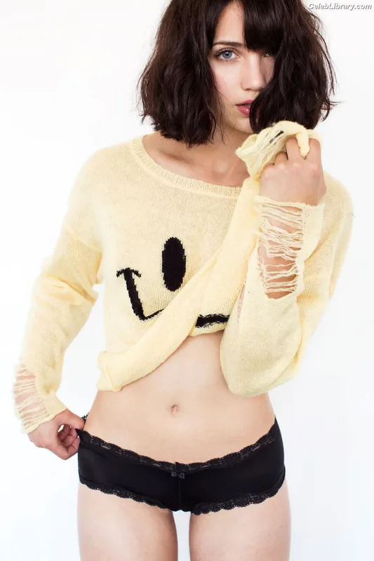 Emily Rudd photo 18 of 592