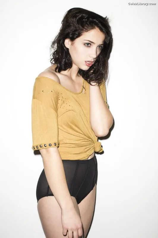 Emily Rudd photo 19 of 592