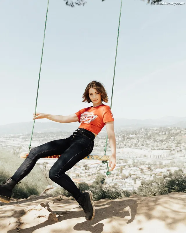 Emily Rudd photo 3 of 592
