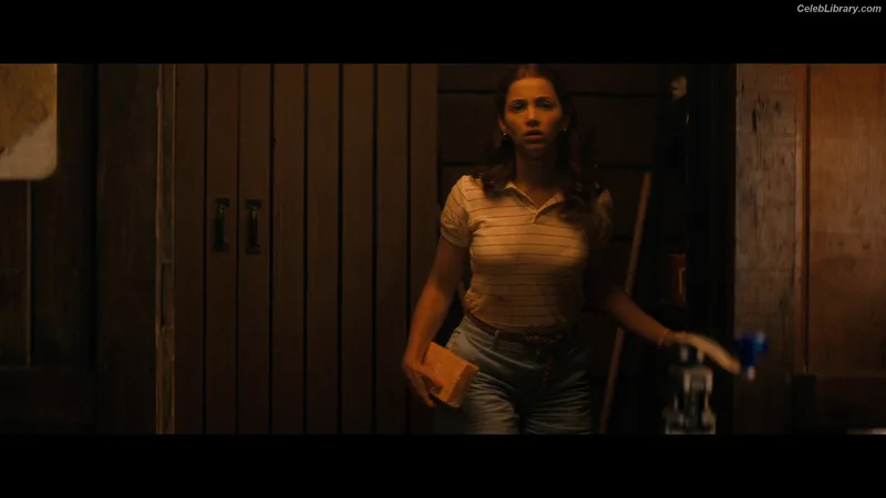 Emily Rudd photo 11 of 592