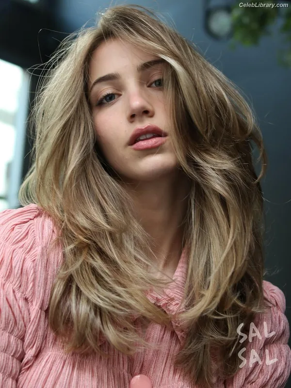 Emily Rudd photo 4 of 592