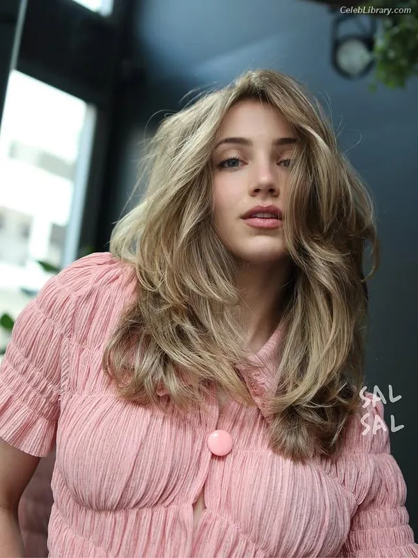 Emily Rudd photo 5 of 592