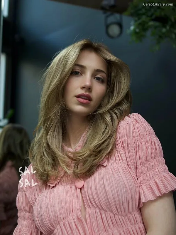 Emily Rudd photo 6 of 592