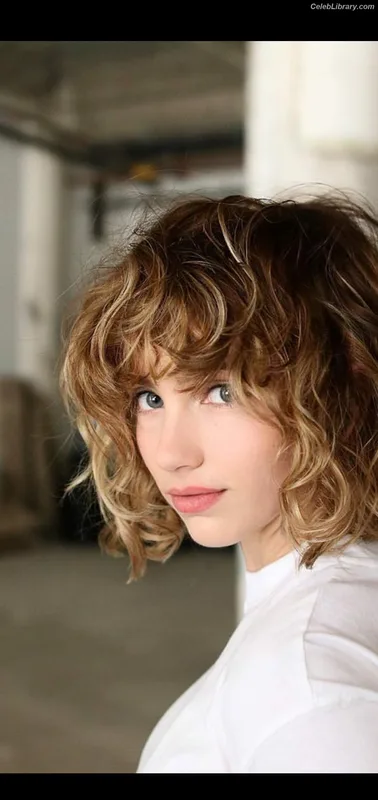 Emily Rudd photo 19 of 592