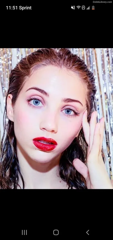 Emily Rudd photo 4 of 592
