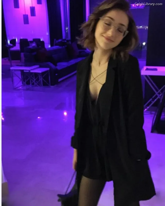 Emily Rudd photo 14 of 592