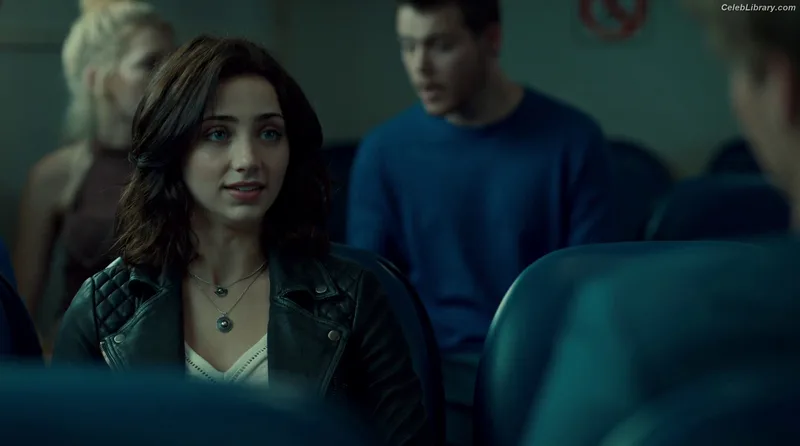 Emily Rudd photo 23 of 592