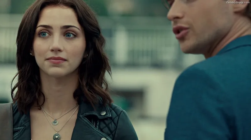 Emily Rudd photo 24 of 592