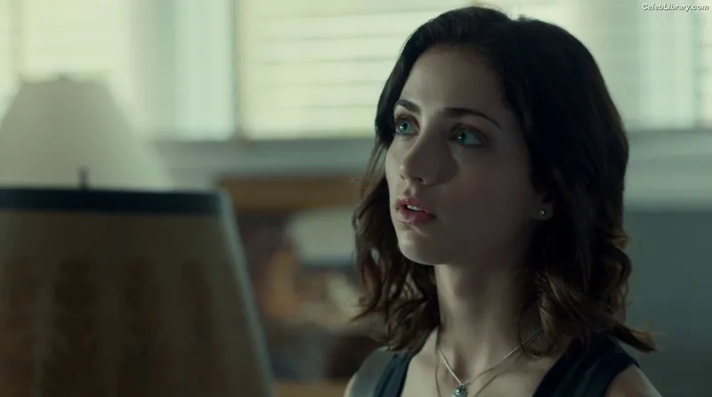 Emily Rudd photo 3 of 592