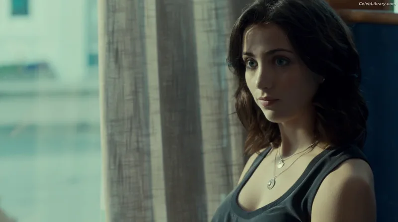 Emily Rudd photo 4 of 592