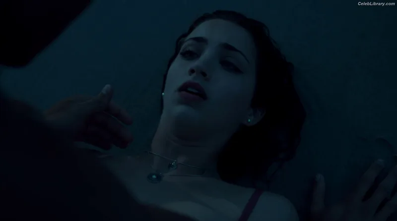Emily Rudd photo 13 of 592