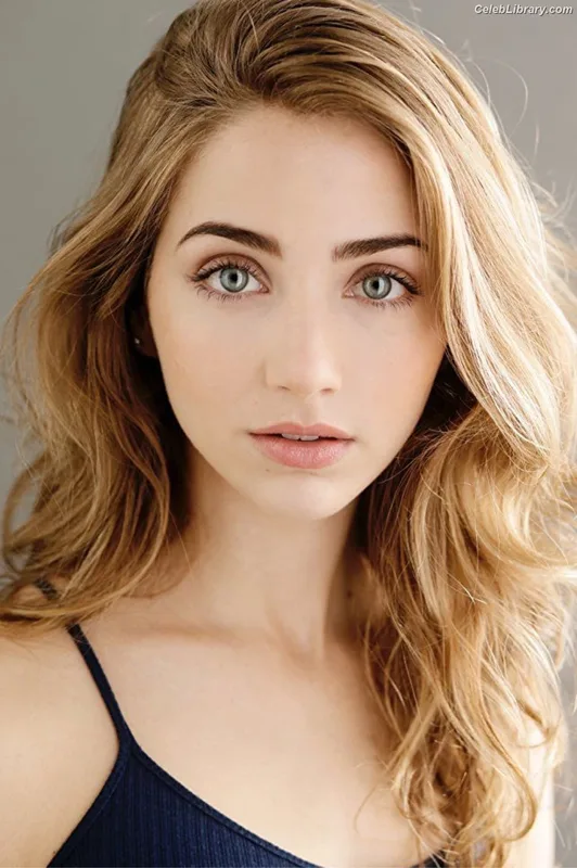 Emily Rudd photo 15 of 592