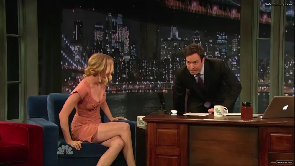 Emily VanCamp photo 6 of 157
