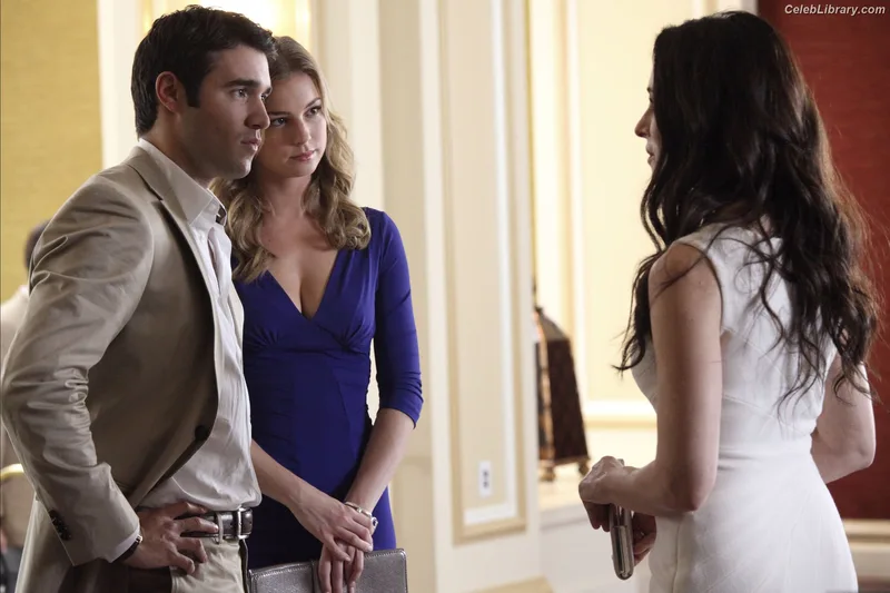 Emily VanCamp photo 13 of 158