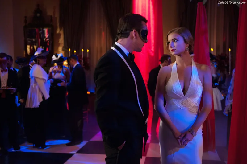 Emily VanCamp photo 19 of 158