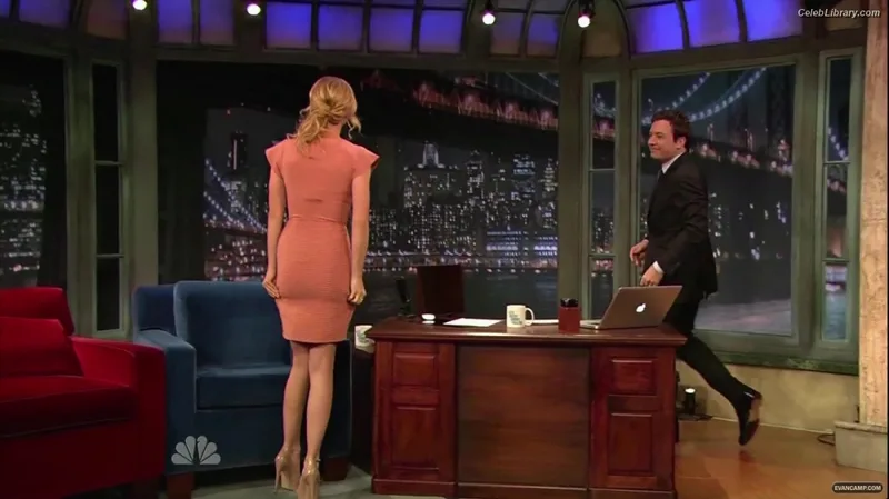 Emily VanCamp photo 5 of 158