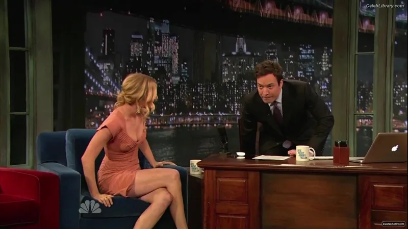 Emily VanCamp photo 6 of 158