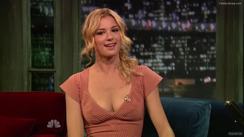Emily VanCamp photo 9 of 158