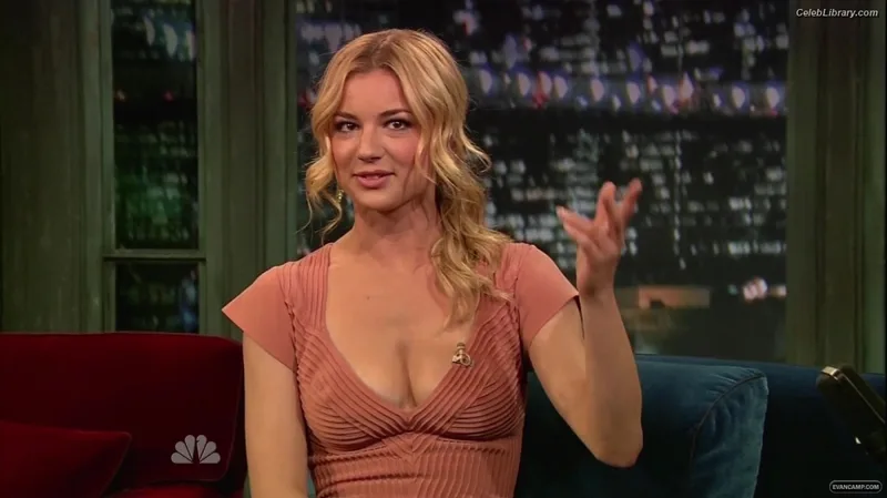 Emily VanCamp photo 10 of 158