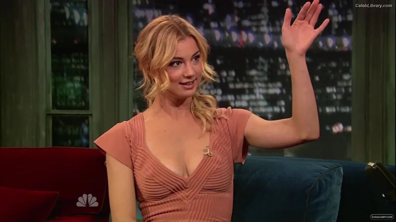Emily VanCamp photo 11 of 158