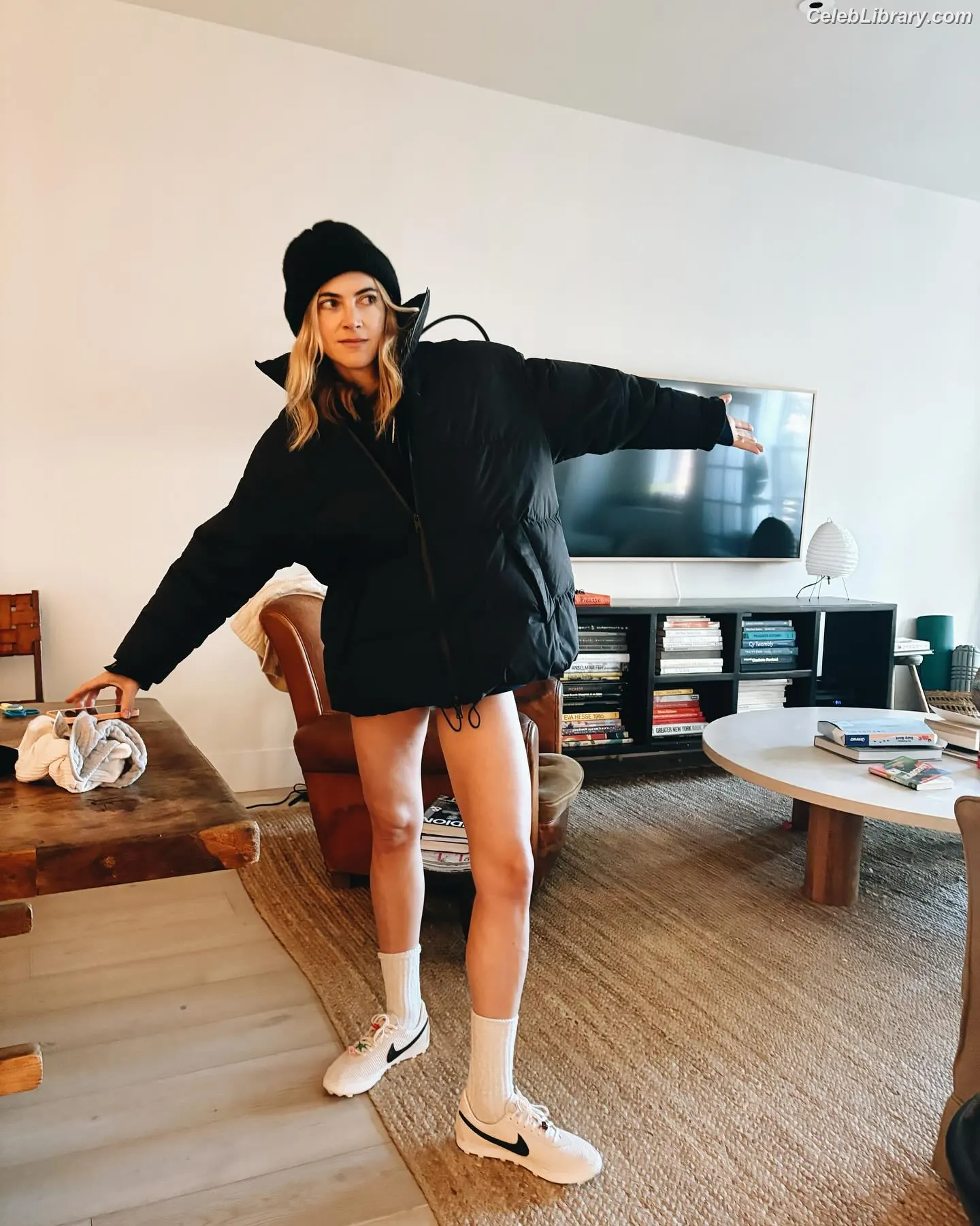 Emily Wickersham photo 14 of 199