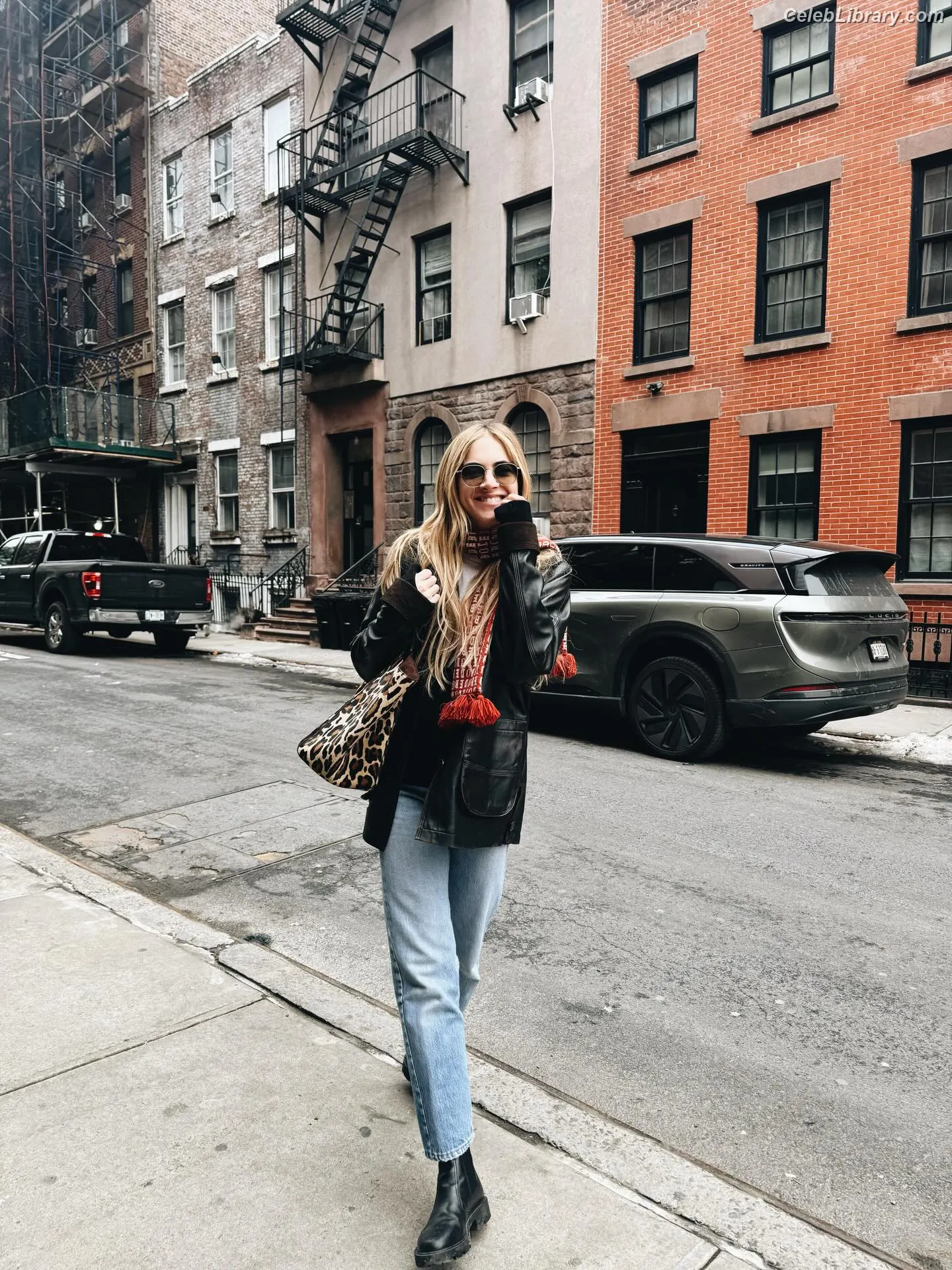 Emily Wickersham photo 4 of 199