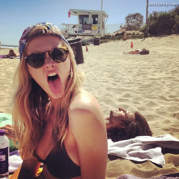 Emily Wickersham photo 8 of 200