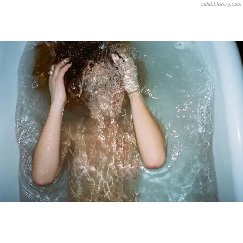 Emily Wickersham photo 14 of 200