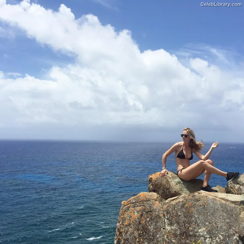 Emily Wickersham photo 15 of 200