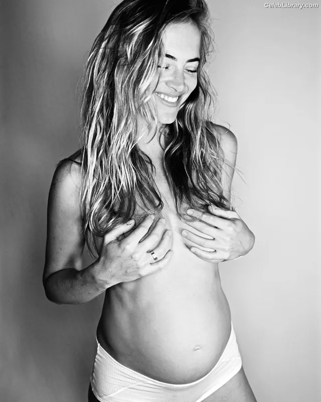 Emily Wickersham photo 21 of 200