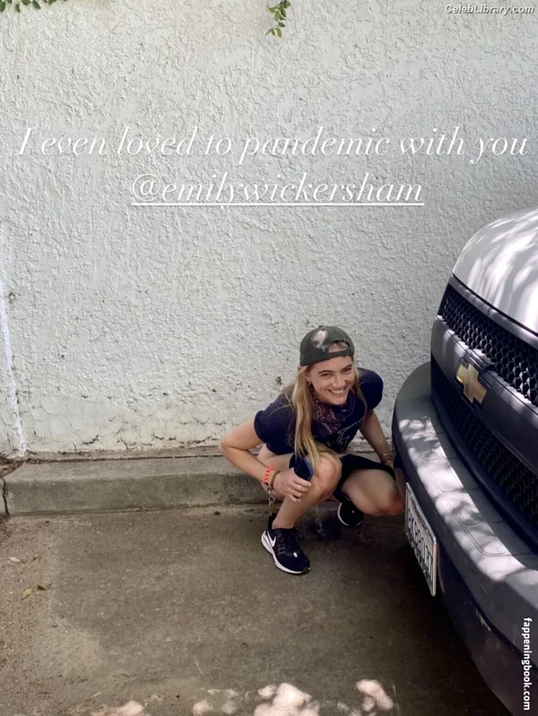 Emily Wickersham photo 23 of 200