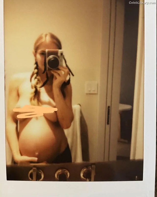 Emily Wickersham photo 2 of 200