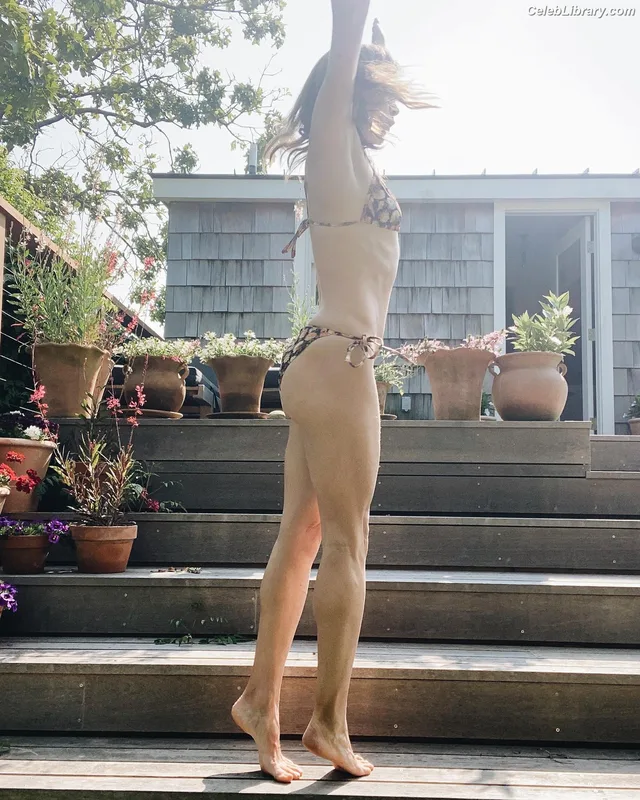 Emily Wickersham photo 6 of 200