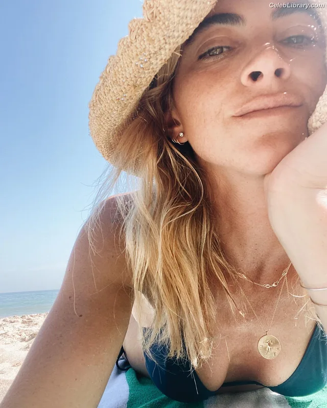 Emily Wickersham photo 9 of 200