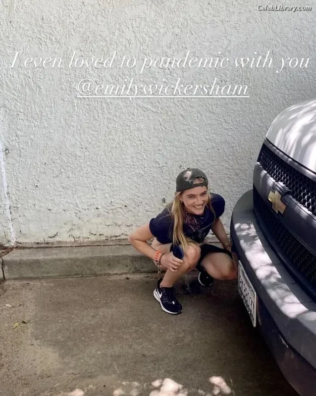 Emily Wickersham photo 15 of 200