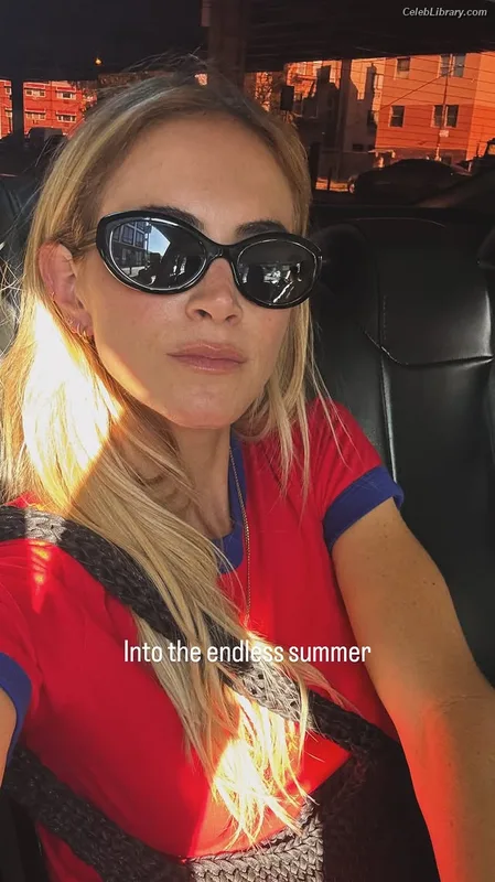 Emily Wickersham photo 23 of 200