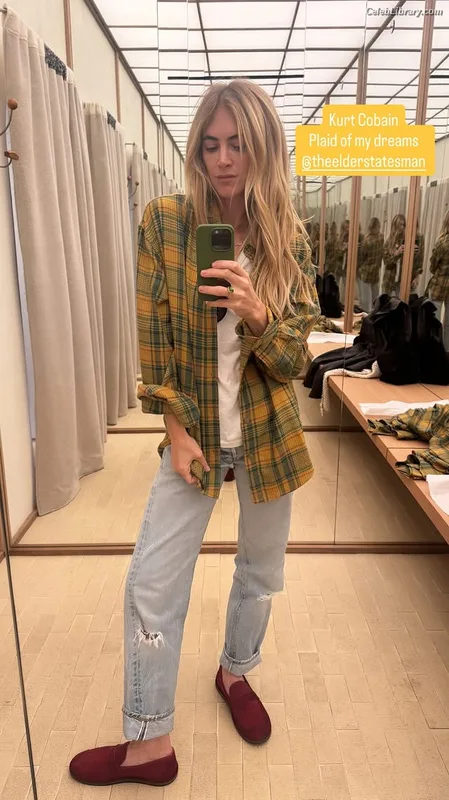 Emily Wickersham photo 4 of 200
