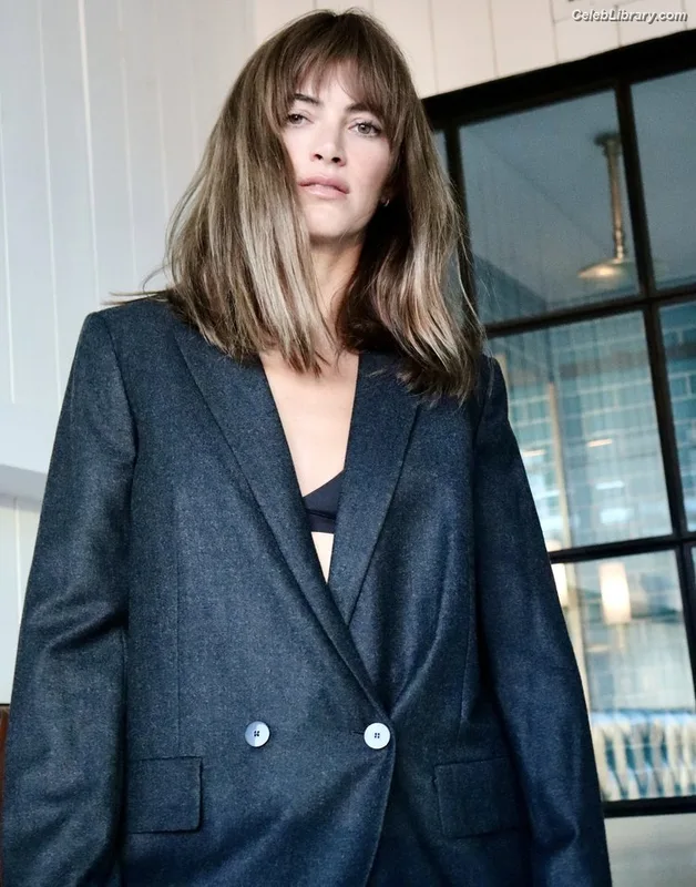 Emily Wickersham photo 5 of 200