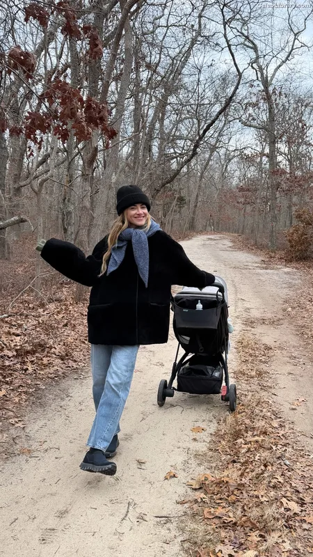 Emily Wickersham photo 7 of 200