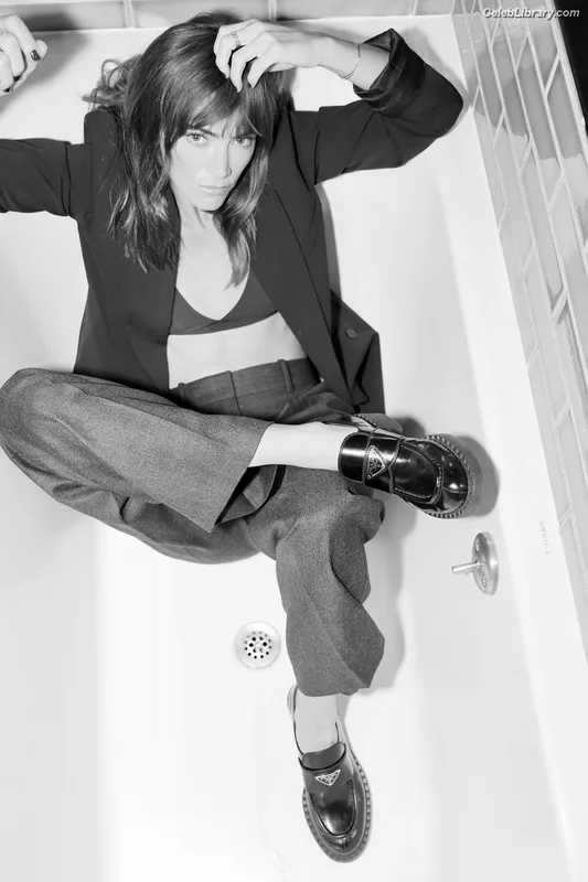 Emily Wickersham photo 12 of 200