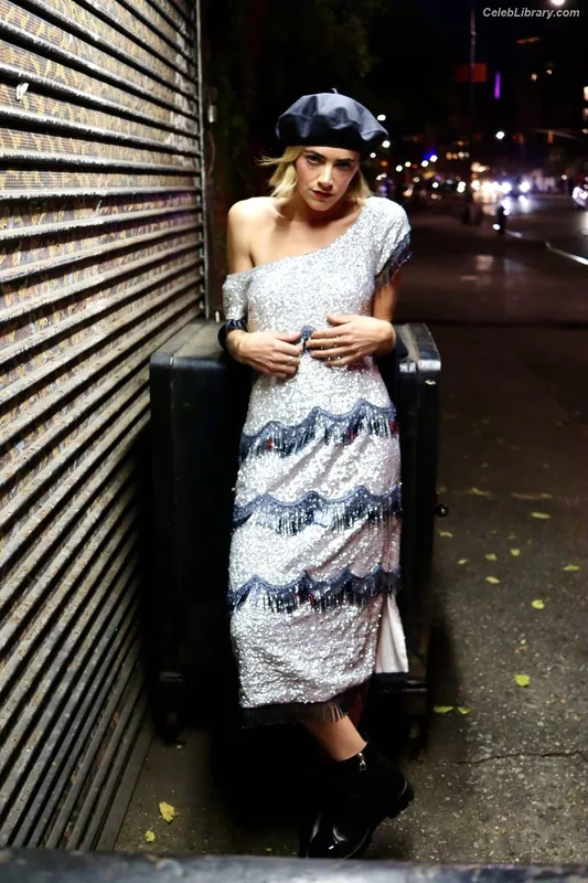 Emily Wickersham photo 13 of 200