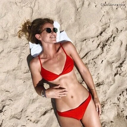 Emily Wickersham photo 21 of 200
