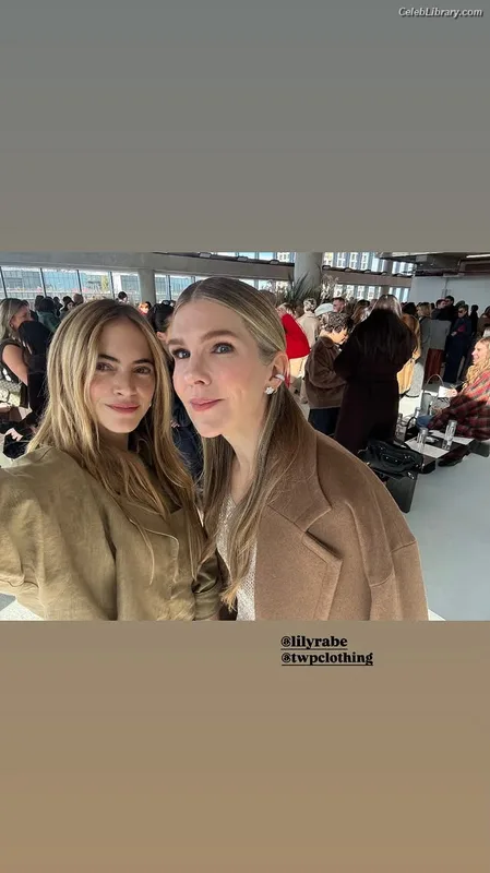 Emily Wickersham photo 6 of 200