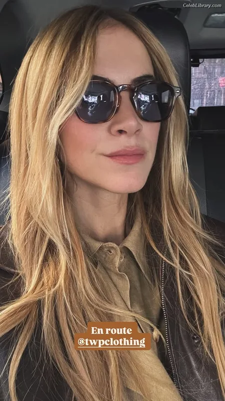 Emily Wickersham photo 7 of 200