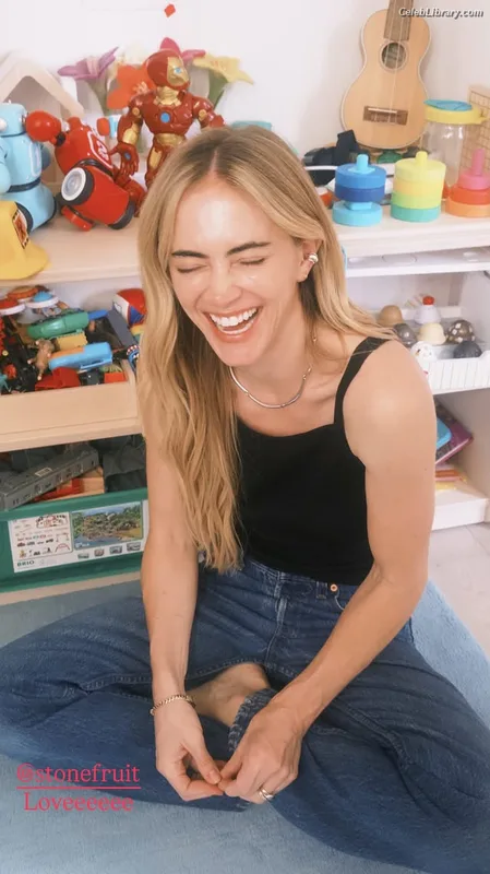 Emily Wickersham photo 10 of 200