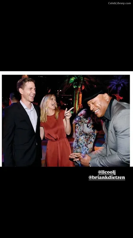 Emily Wickersham photo 11 of 200